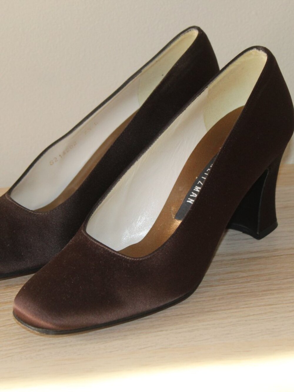 STUART WEITZMAN BROWN VINTAGE PUMP